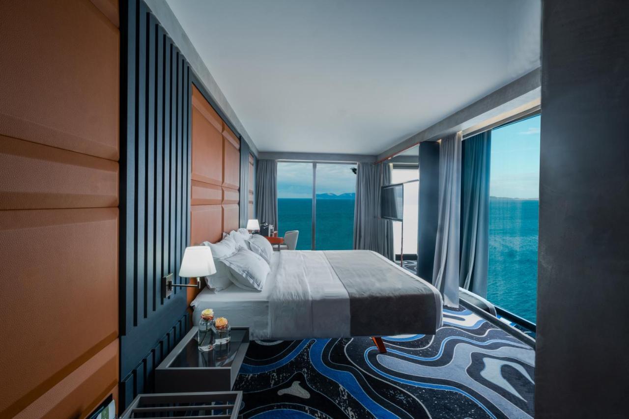 Maritim Marina Bay Resort Spa & Casino Adult Friendly Vlore Ngoại thất bức ảnh A bedroom in a Sky Suite