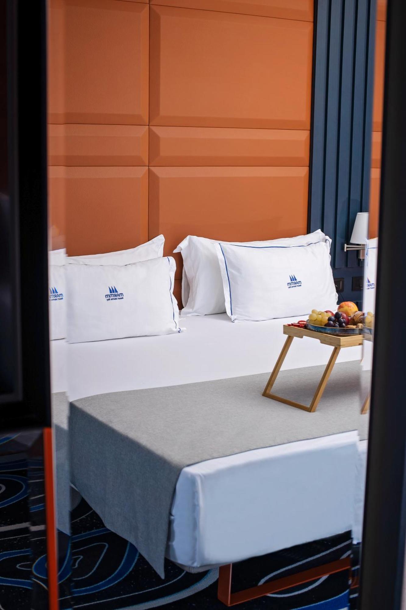 Maritim Marina Bay Resort Spa & Casino Adult Friendly Vlore Ngoại thất bức ảnh A room at the hotel