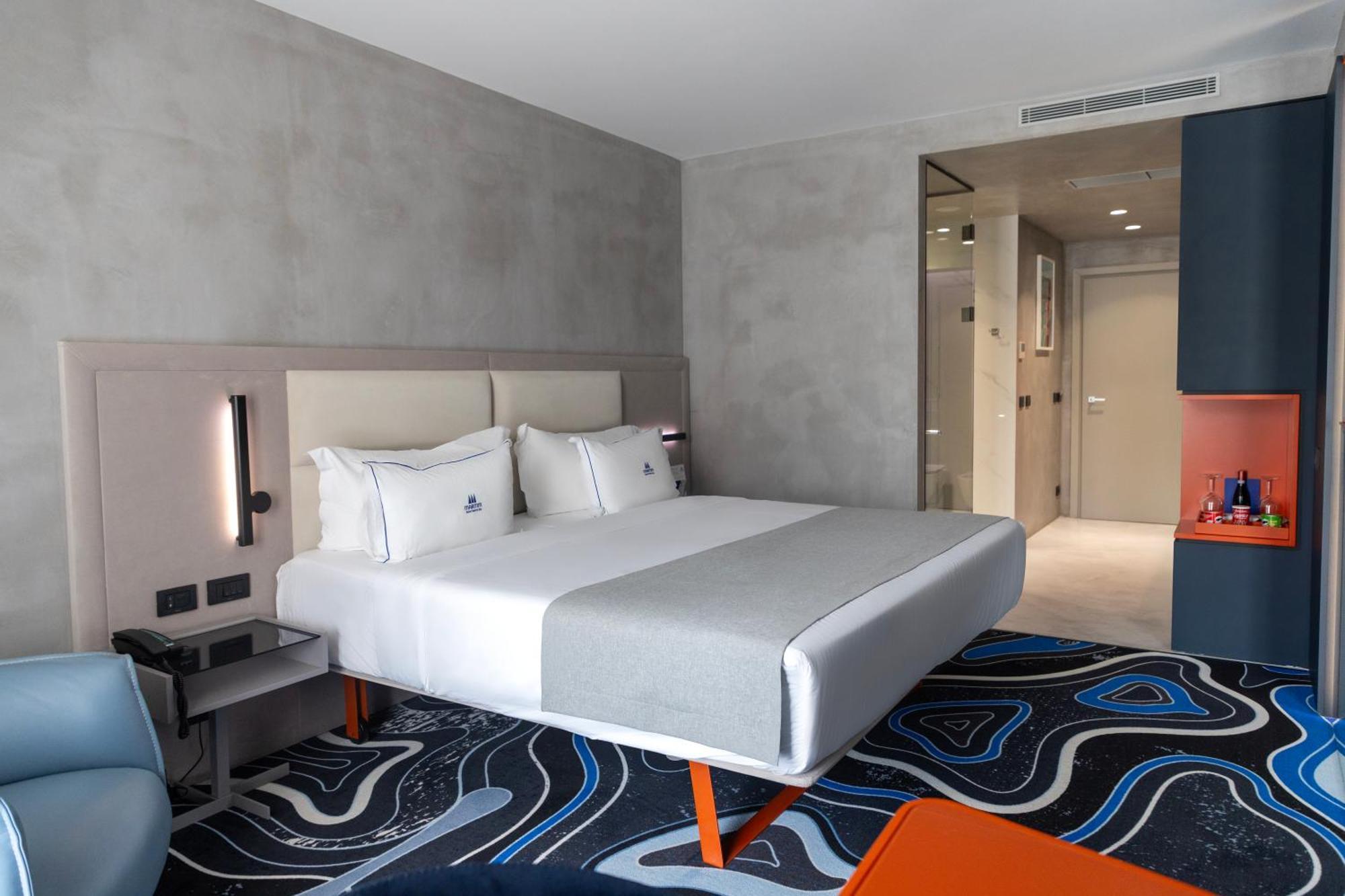 Maritim Marina Bay Resort Spa & Casino Adult Friendly Vlore Ngoại thất bức ảnh A room at the hotel