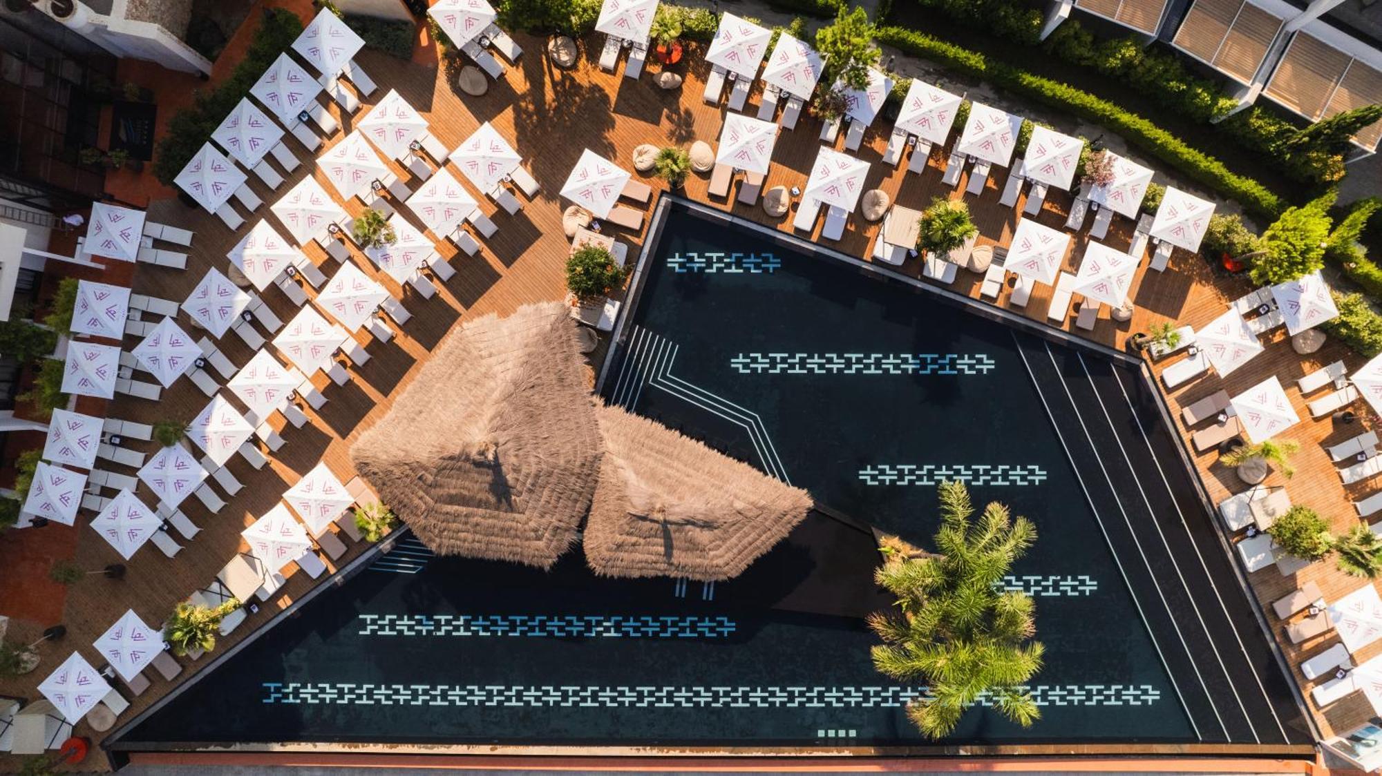 Maritim Marina Bay Resort Spa & Casino Adult Friendly Vlore Ngoại thất bức ảnh The rooftop pool at the Hotel