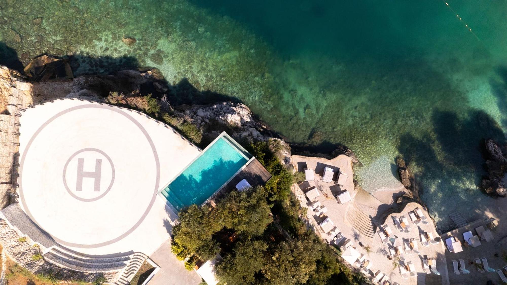 Maritim Marina Bay Resort Spa & Casino Adult Friendly Vlore Ngoại thất bức ảnh Aerial view of the pool