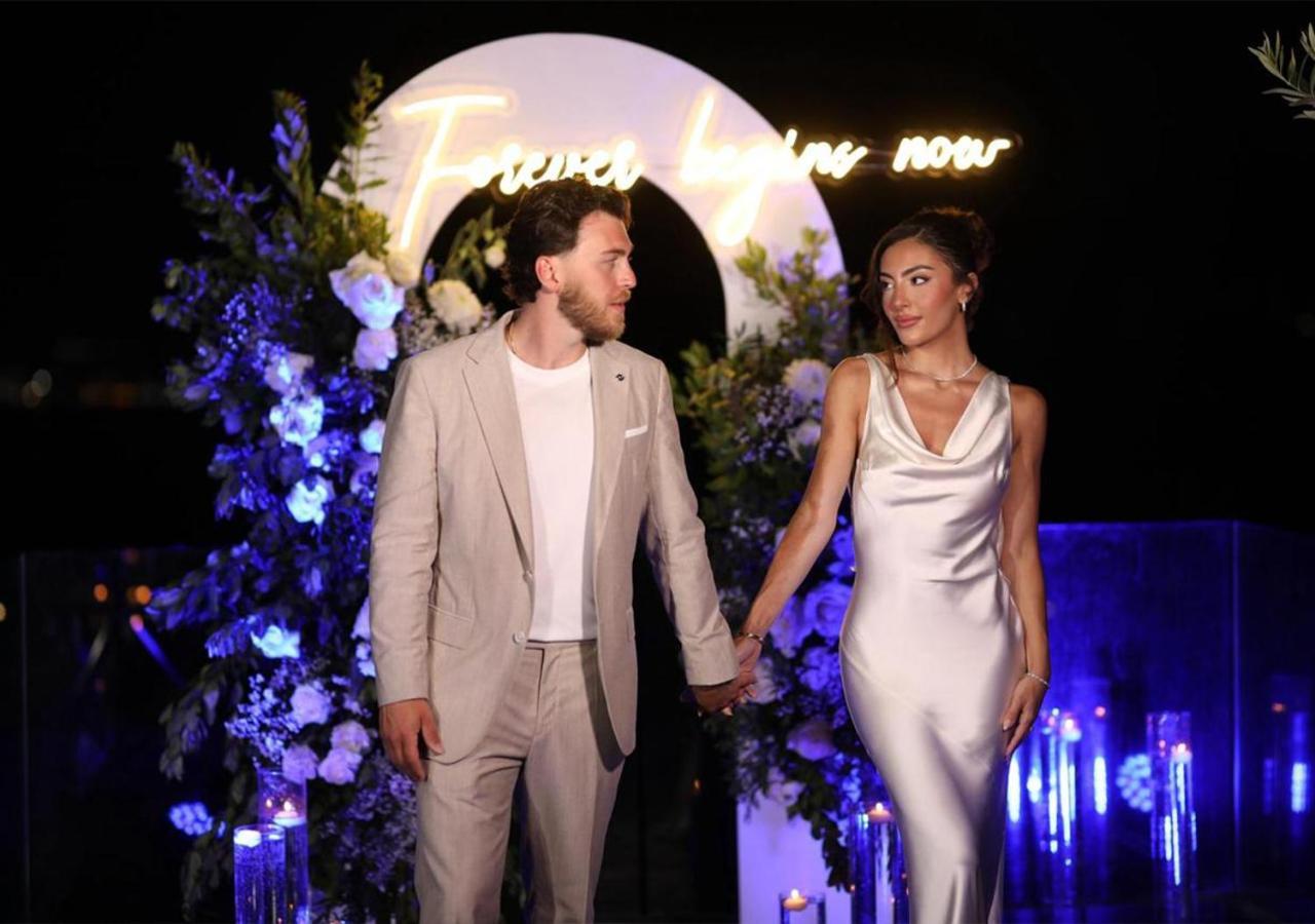 Maritim Marina Bay Resort Spa & Casino Adult Friendly Vlore Ngoại thất bức ảnh Wedding of the couple in 2019